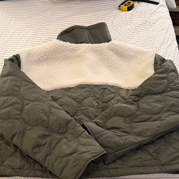 Athleta Fleece Hybrid Green and Cream Teddy Jacket - Picture 5 of 6
